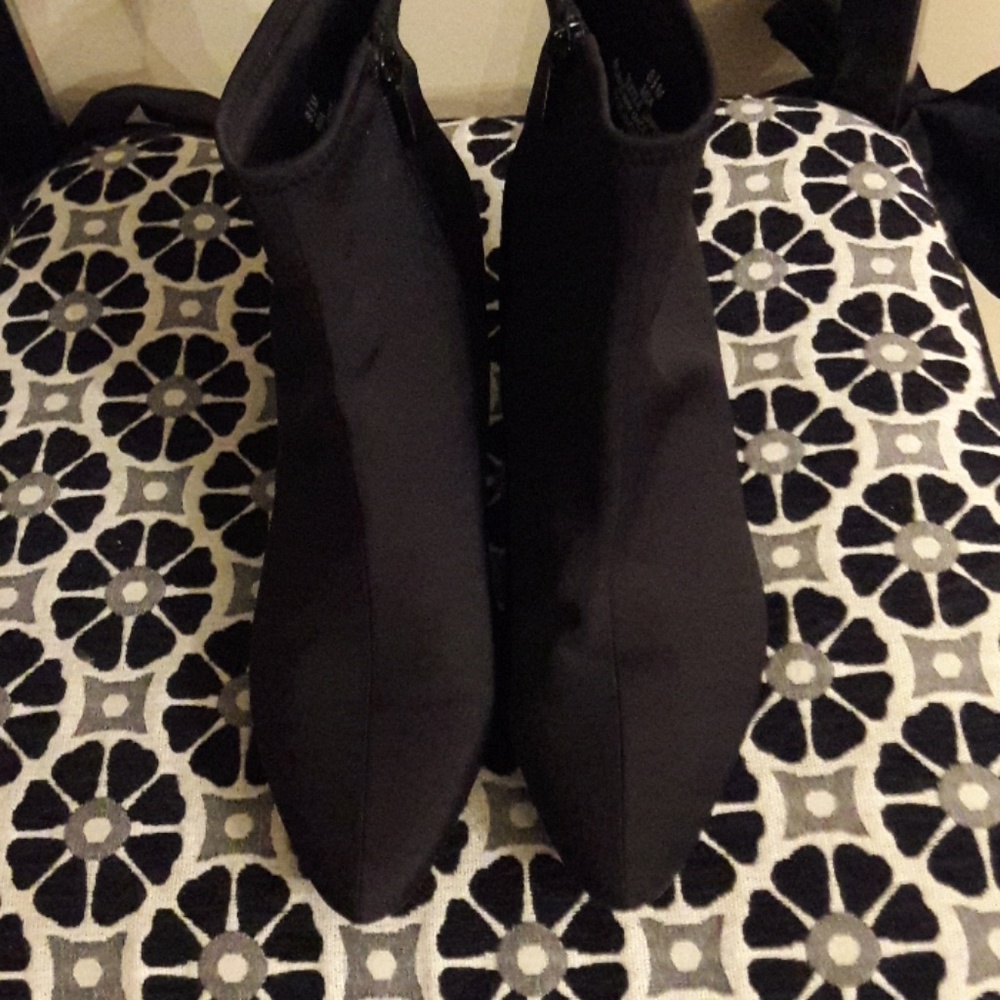 Bkack Satin Bootz